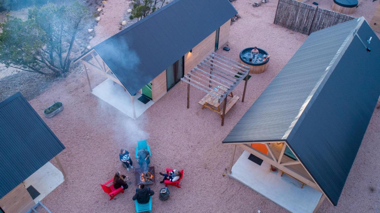 Lucky Arrow Retreat Hotel Dripping Springs Exterior photo