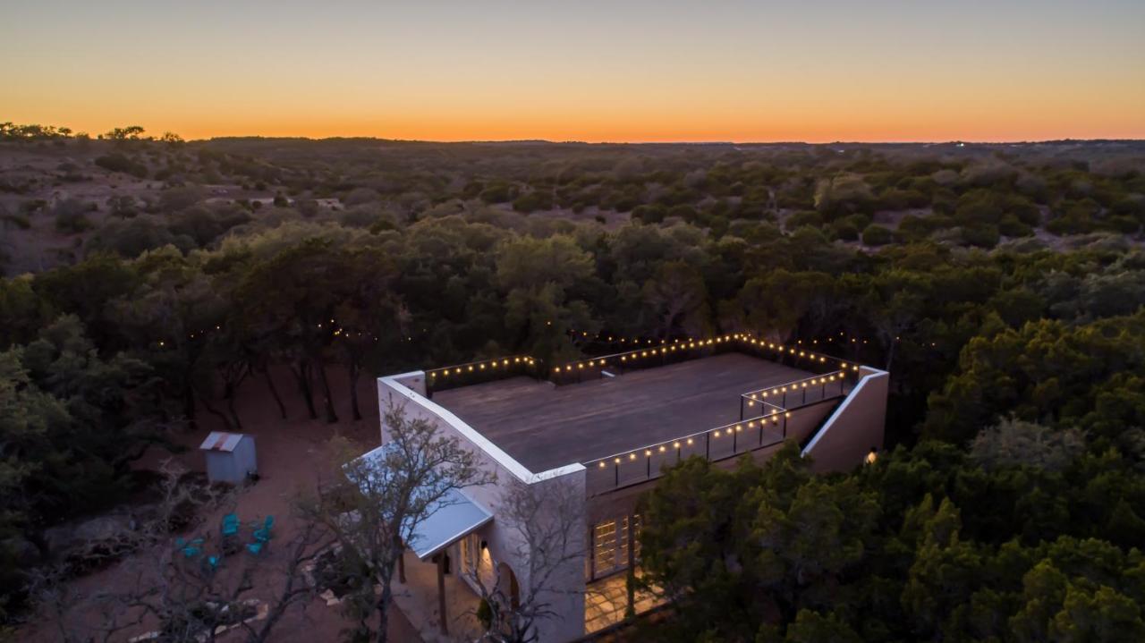 Lucky Arrow Retreat Hotel Dripping Springs Exterior photo
